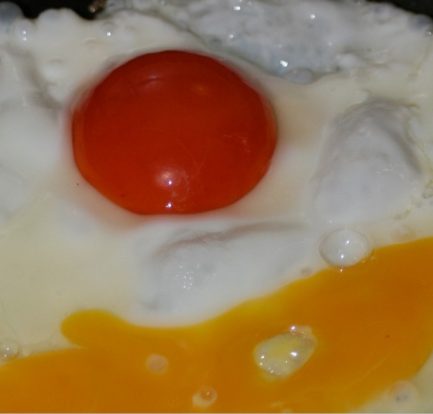 dream about red egg yolk