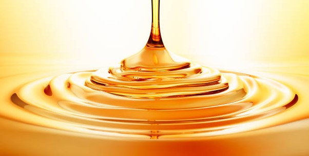 poring honey
