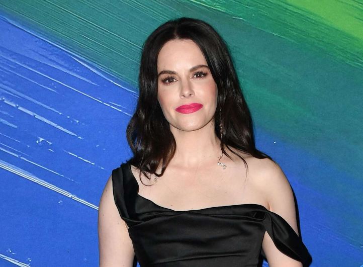 How to Contact Emily Hampshire: Phone Number, Contact, Whatsapp, Fanmail Address, Email ID, Website