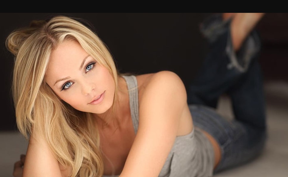 How to Contact Laura Vandervoort: Phone Number, Contact, Whatsapp, Fanmail Address, Email ID, Website