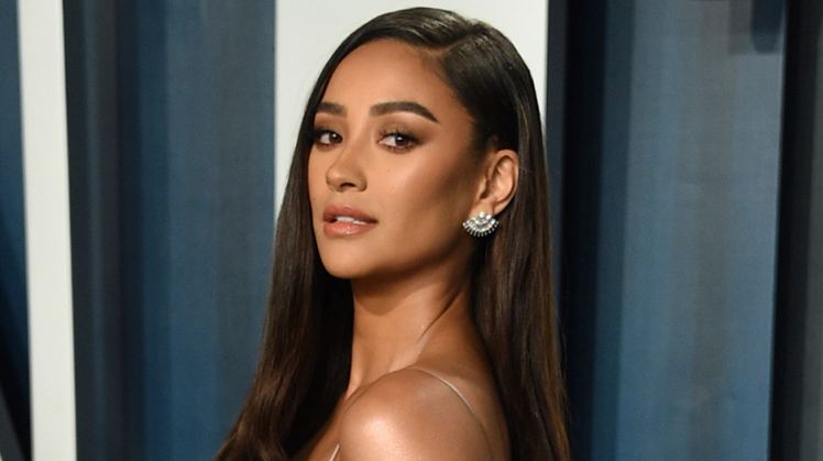 How to Contact Shay Mitchell: Phone Number, Contact, Whatsapp, Fanmail Address, Email ID, Website
